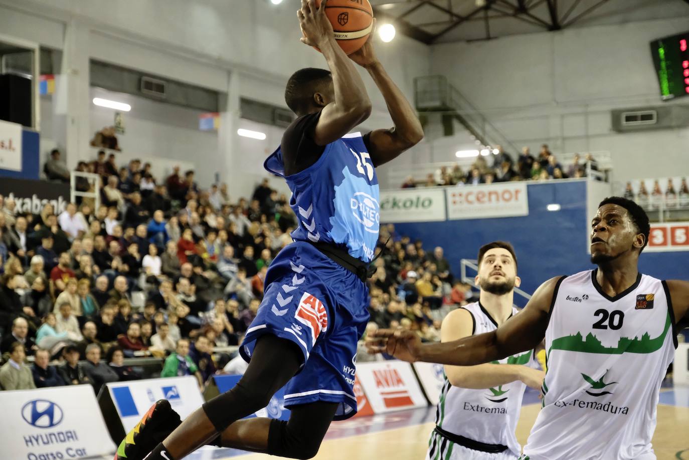 El Delteco Gipuzkoa Basket estrenó este viernes el año en San Sebastián con una victoria ante el Cáceres (72-64).