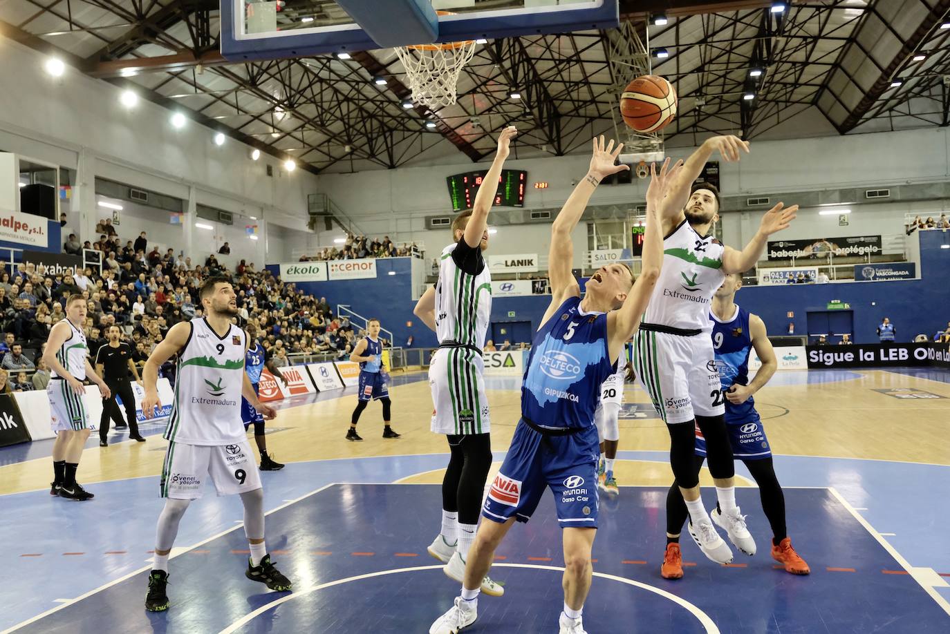 El Delteco Gipuzkoa Basket estrenó este viernes el año en San Sebastián con una victoria ante el Cáceres (72-64).