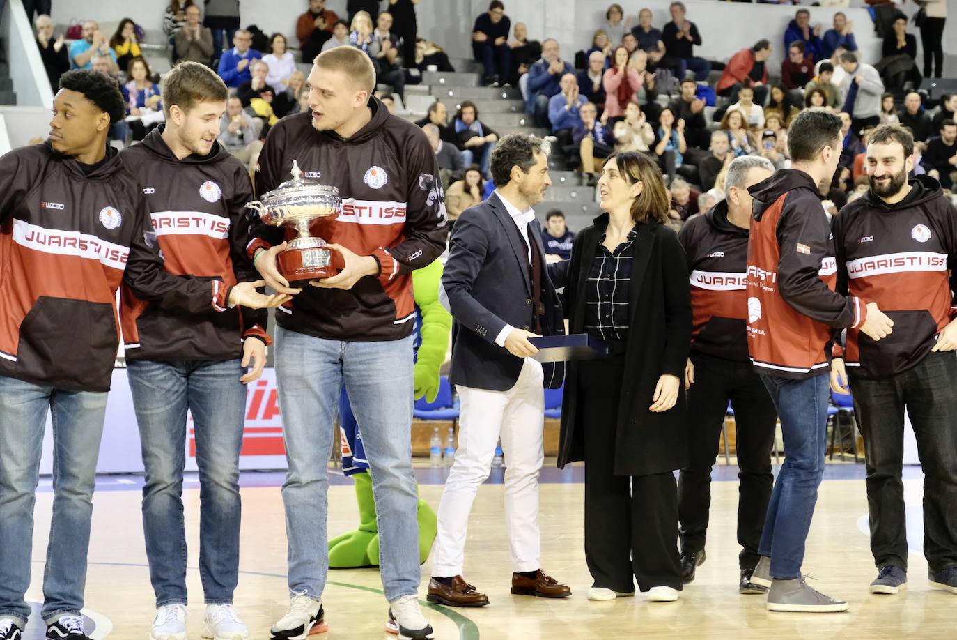 El Delteco Gipuzkoa Basket estrenó este viernes el año en San Sebastián con una victoria ante el Cáceres (72-64).