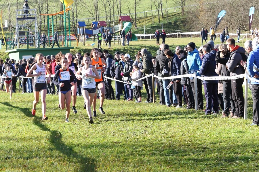 El etíope Tadese Worku, 17 años, ha protagonizado la gran sorpresa del 77 cross Juan Muguerza de Elgoibar en una espectacular cabalgada ante corredores seniors se primer nivel. La keniana Hellen Obiri, campeona mundial, no ha permitido la sorpresa en categoría femenina y ha repetido su triunfo de la pasada edición, circunstancia que no sucedía desde hacía 31 años.