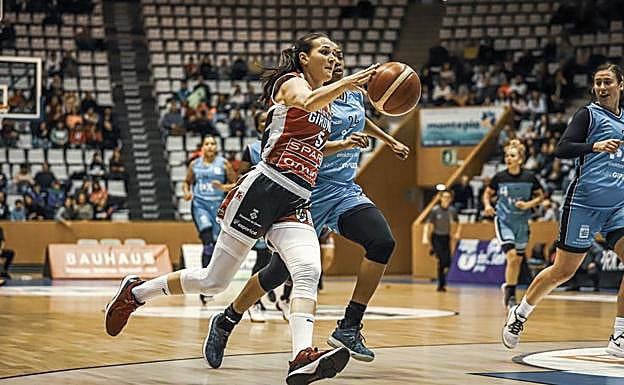 Partido entre el Girona y el IDK en el Pabellón Fontajau.