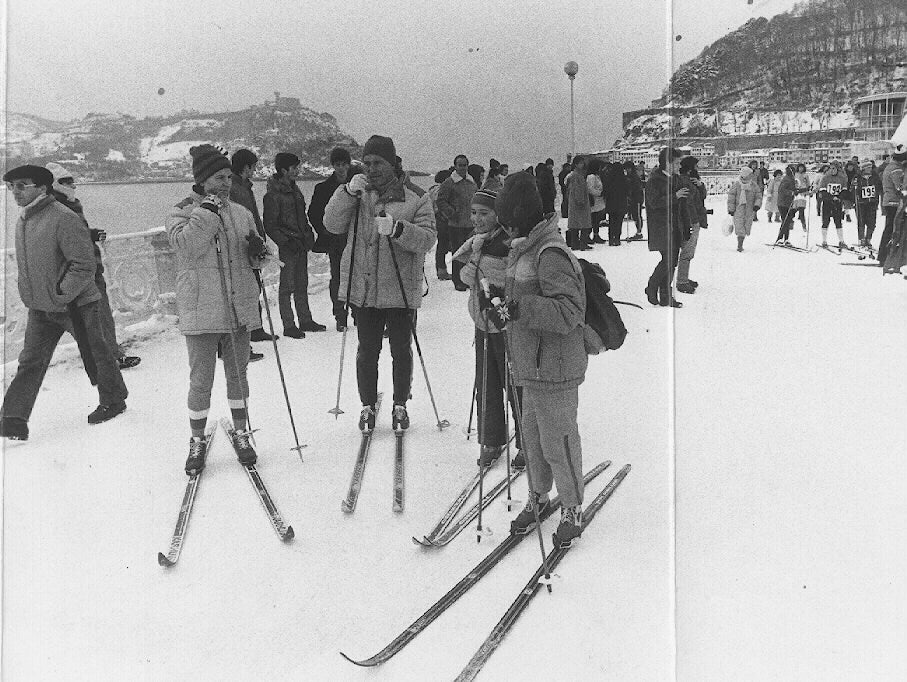 El paseo de La Concha se llenó de esquiadores