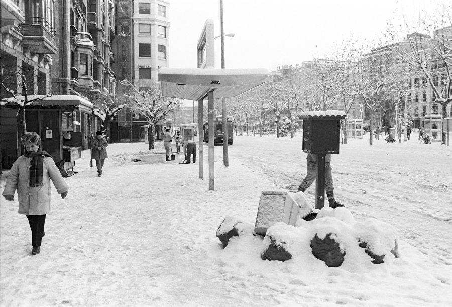Los taxis tuvieron muchas dificultades para circular por la ciudad. En la imagen la parada del boulevard vacía 
