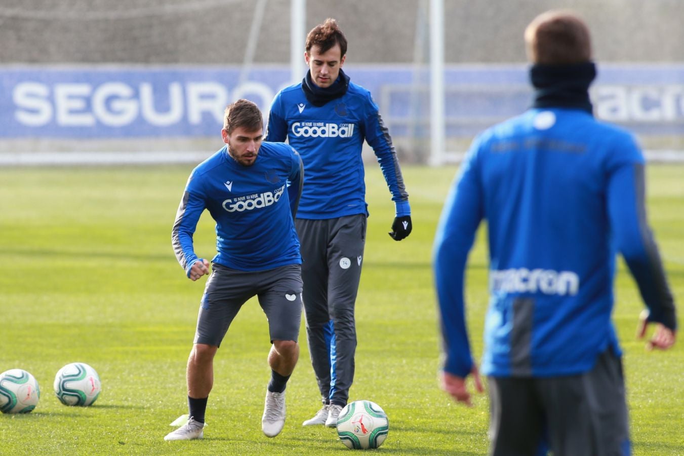 Esta mañana han saltado al Z1 los tres porteros más los que no jugaron en Copa, como Llorente, Pardo, Sagnan y Gorosabel, y los que fueron suplentes, entre ellos Merino, Willian José y Portu, con la novedad del canterano Roberto López