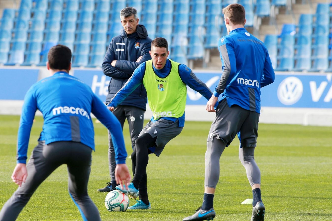 Esta mañana han saltado al Z1 los tres porteros más los que no jugaron en Copa, como Llorente, Pardo, Sagnan y Gorosabel, y los que fueron suplentes, entre ellos Merino, Willian José y Portu, con la novedad del canterano Roberto López