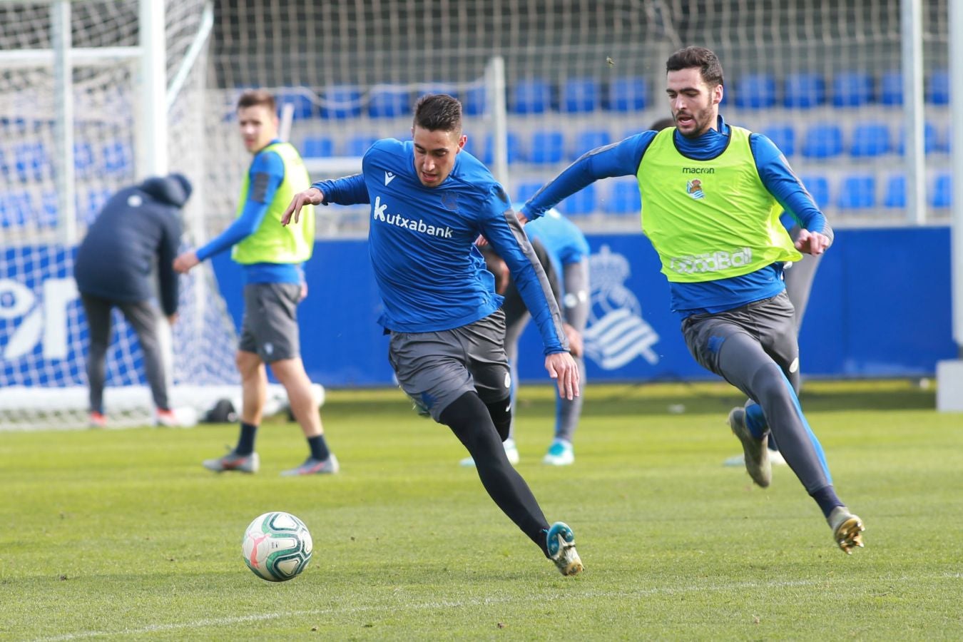 Esta mañana han saltado al Z1 los tres porteros más los que no jugaron en Copa, como Llorente, Pardo, Sagnan y Gorosabel, y los que fueron suplentes, entre ellos Merino, Willian José y Portu, con la novedad del canterano Roberto López