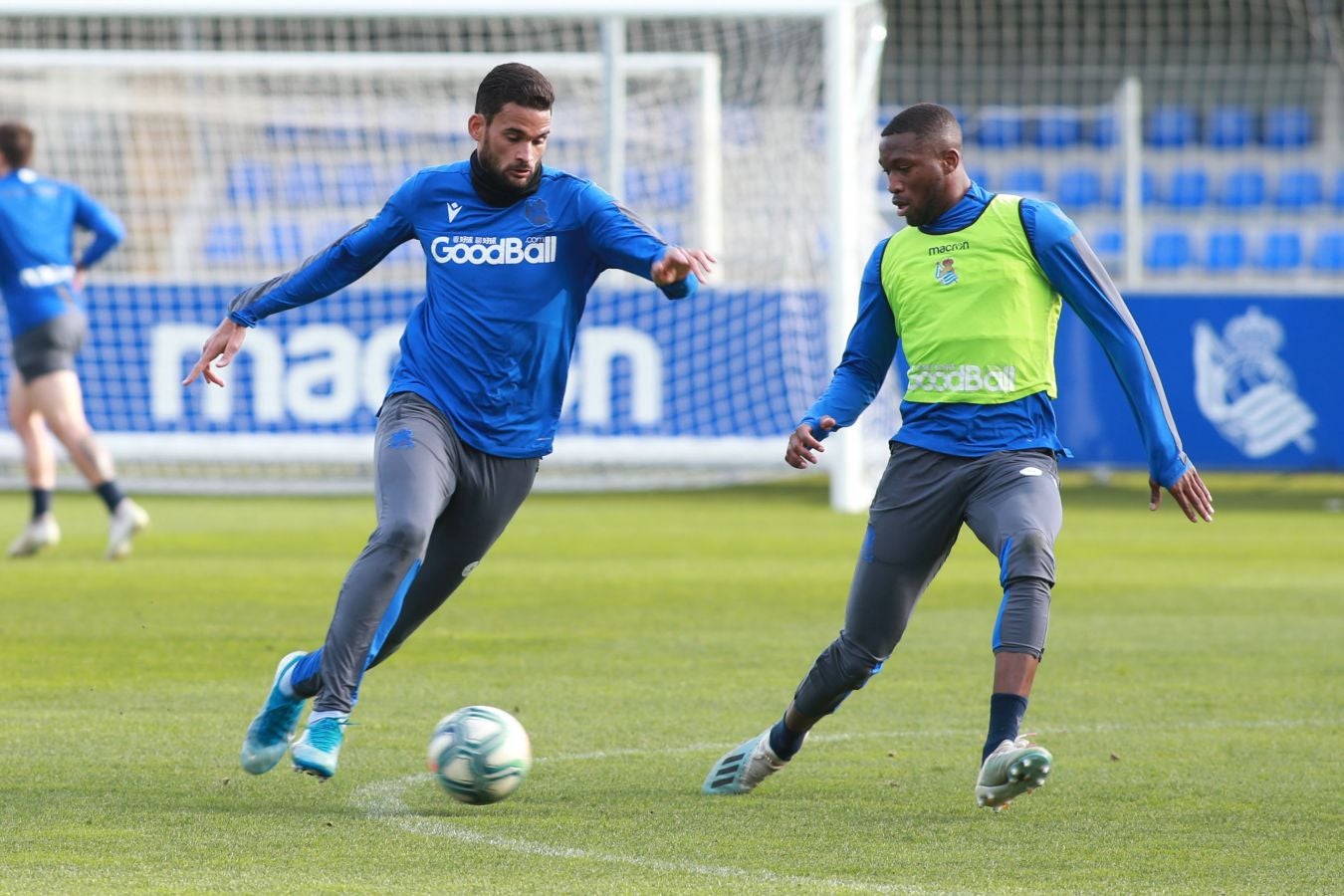 Esta mañana han saltado al Z1 los tres porteros más los que no jugaron en Copa, como Llorente, Pardo, Sagnan y Gorosabel, y los que fueron suplentes, entre ellos Merino, Willian José y Portu, con la novedad del canterano Roberto López