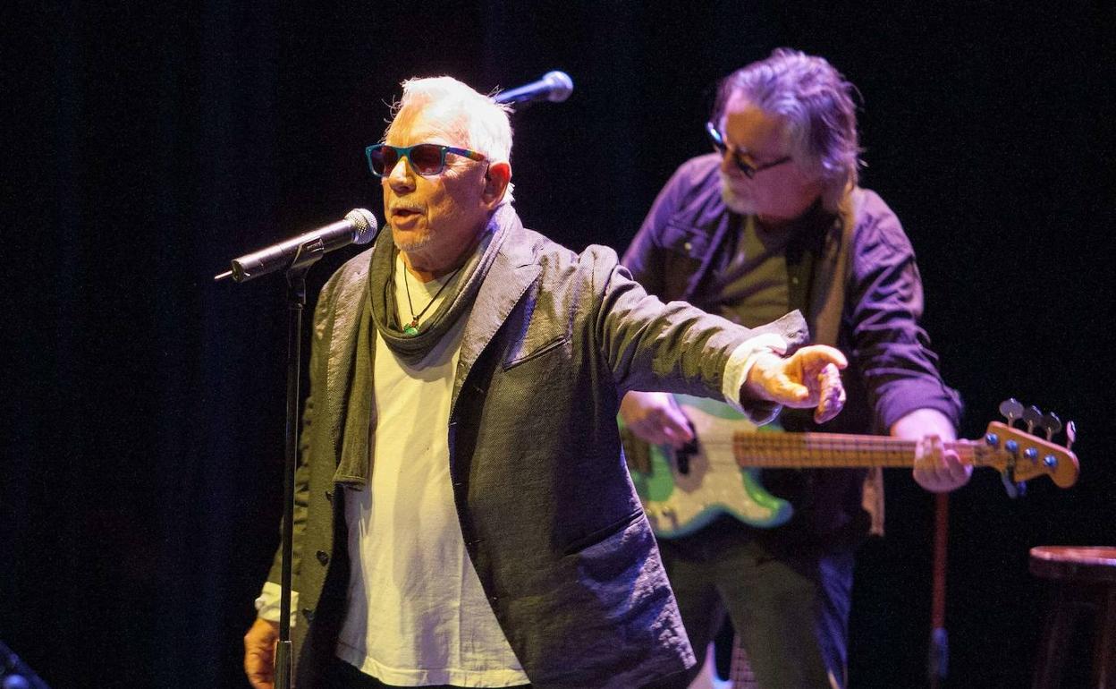 Eric Burdon en una actuación en el Kursaal en 2014. 