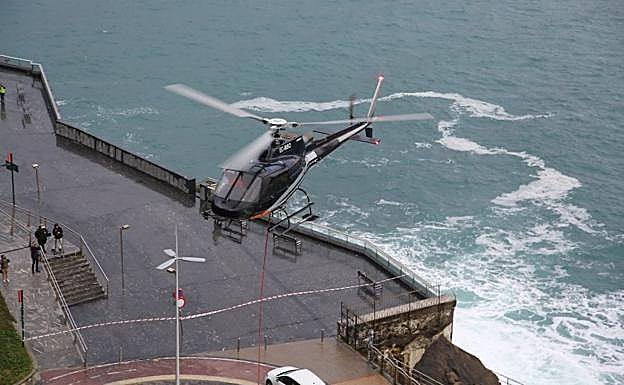 Galería. El helicóptero encargado de trasladar los escombros. 