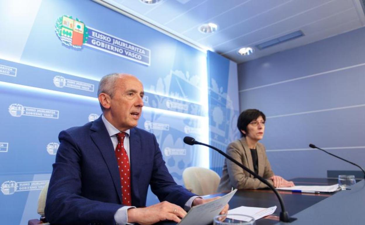 Josu Erkoreka, el pasado martes en una rueda de prensa con Estefanía Beltrán de Heredia.