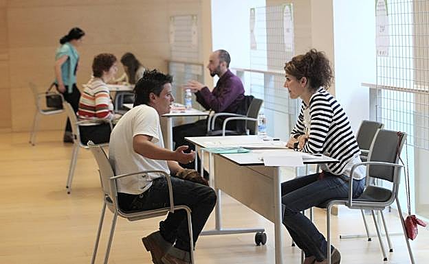Entrevistas laborales en Ficoba, Irun. 