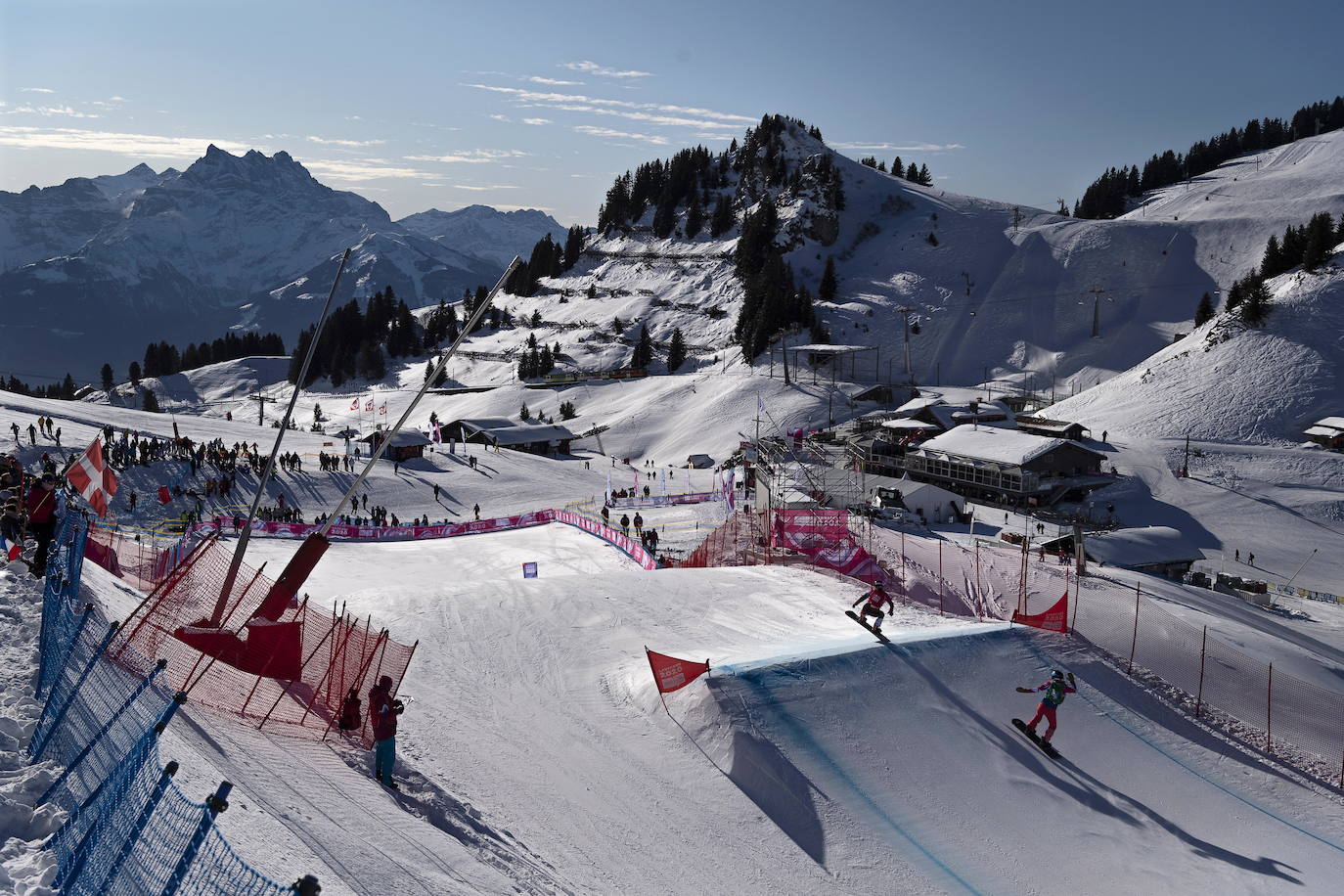 Esta semana se ha disputado el snowboard cross de los Juegos Olímpicos de la Juventud de Invierno de Lausana 2020, que ha ofrecido espectaculares imágenes.