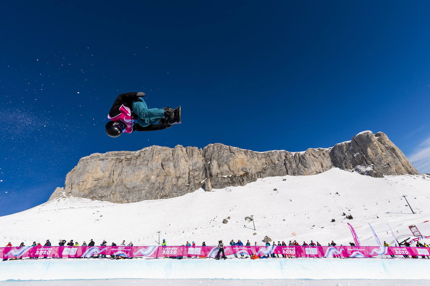 Esta semana se ha disputado el snowboard cross de los Juegos Olímpicos de la Juventud de Invierno de Lausana 2020, que ha ofrecido espectaculares imágenes.