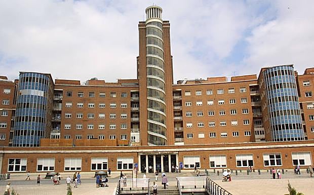 EL hospital de Cruces, donde se encuentra ingersada una mujer con un caso sospechoso de neumonía asociada al coronavirus de origen chino.
