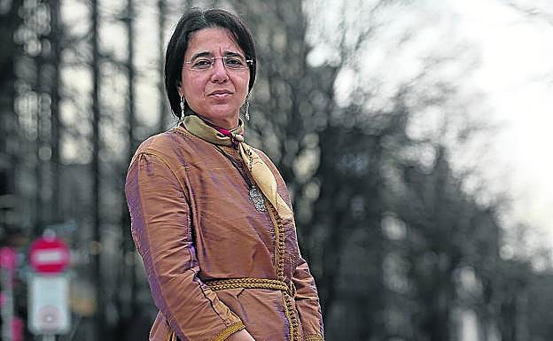 Farah Ben Ali viste sus propios diseños y profesa la religión musulmana.