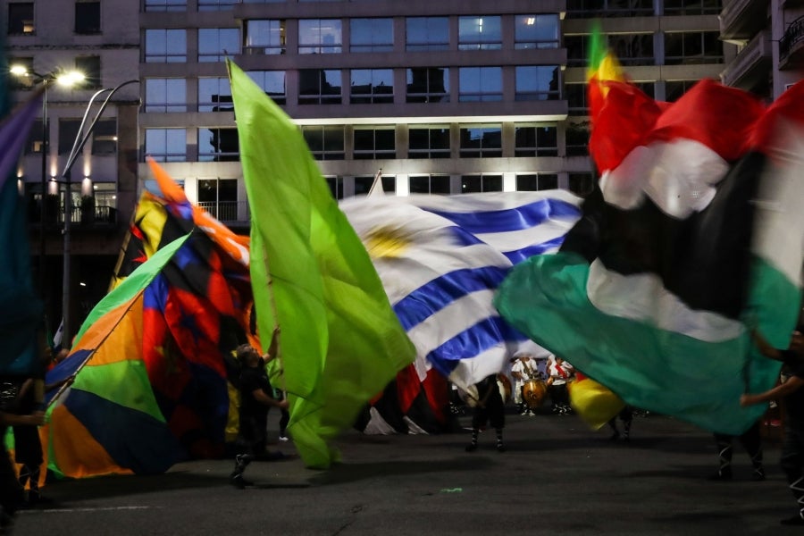 Uruguay da comienzo al que es considerado el Carnaval más largo del mundo. Durante tres meses los vecinos de Montevideo saldrán a las calles para ambientar la ciudad de luz, color y música.