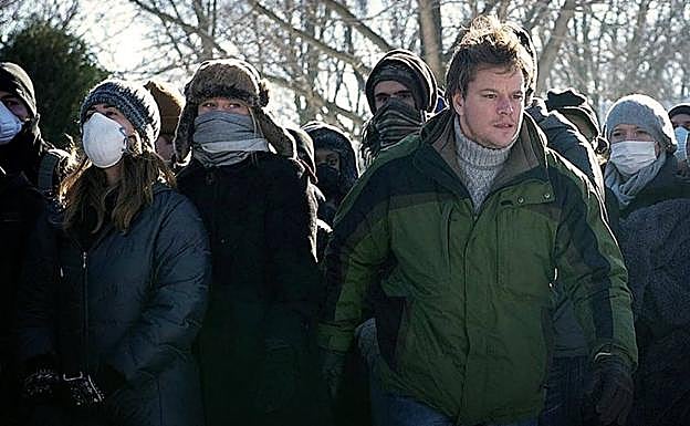 Matt Damon, que sufre como un condenado en la película, rodeado de mascarillas... 