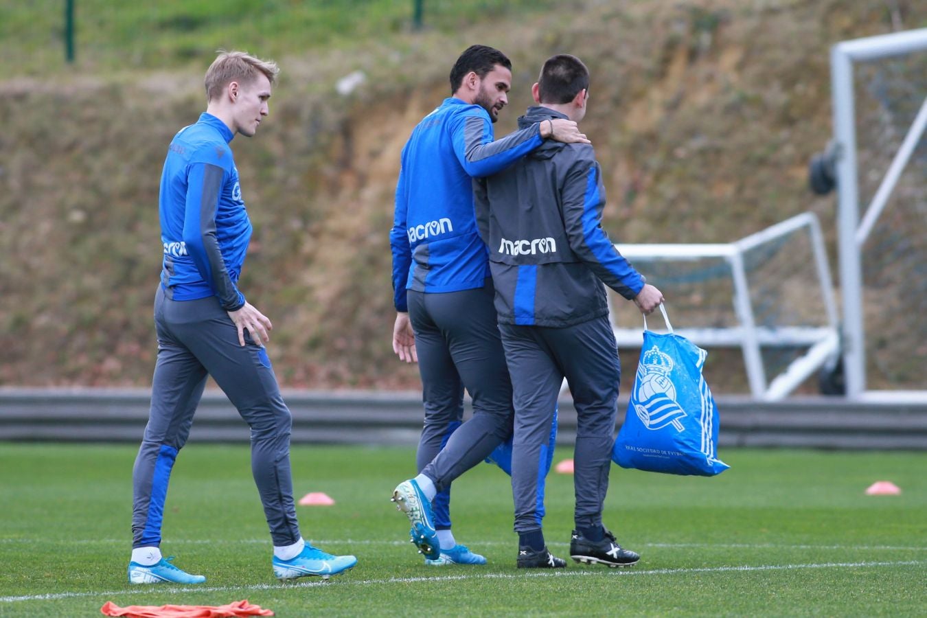 Imanol Alguacil ha convocado a todos los jugadores disponibles de la primera plantilla para medirse a Osasuna en Copa. Recupera a Monreal y Willian José vuelve a la lista, pero pierde a Llorente por una rotura para al menos los dos próximos partidos.