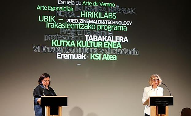 La directora cultural de Tabakalera, Clara Montero, y la directora general de Tabakalera, Edurne Ormazabal, presentan la programación.
