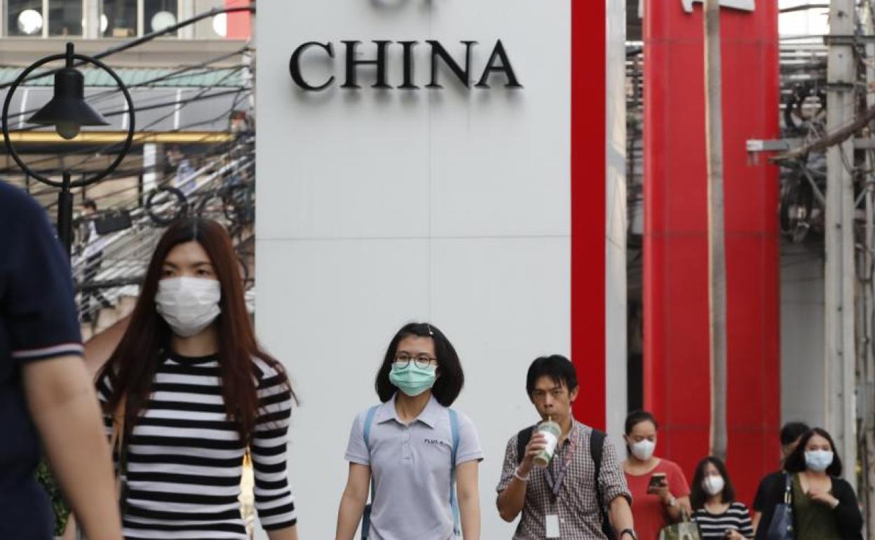 Una veintena de españoles están aislado en Wuhan. 