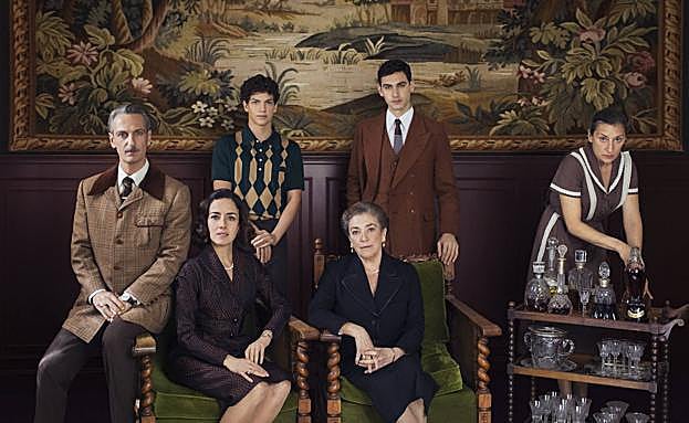 El elenco de 'Alguien tiene que morir', de Manolo Caro.