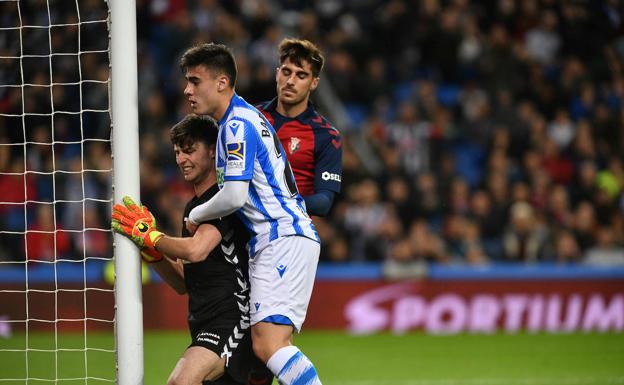 Barrenetxea, el benjamín del equipo con 18 años, junto al meta navarro Juan Pérez. 