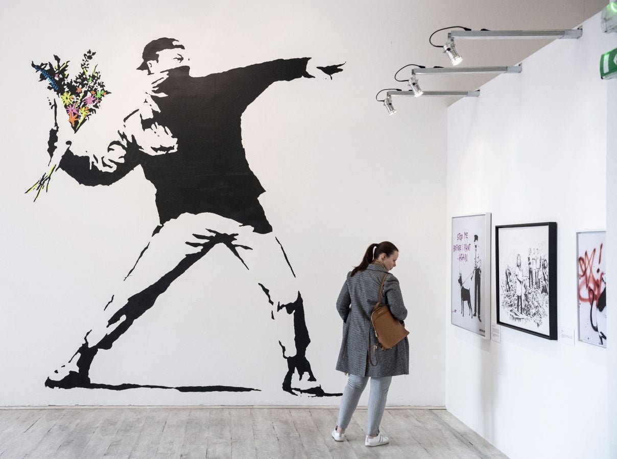 La sala Tesla Soft Gallery de Budapest (Hungría) acoge la muestra 'Art of Banksy' donde se exhiben los trabajos más emblemáticos del célebre artista callejero inglés.