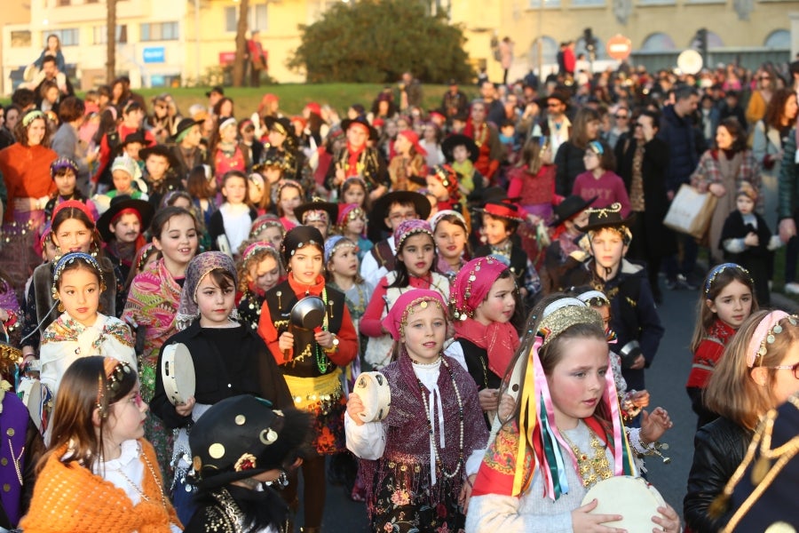 El sonido de martillos, sartenes y panderetas anuncia el Carnaval en la Parte Vieja, Gros, Centro, Egia, Amara y Herrera. 