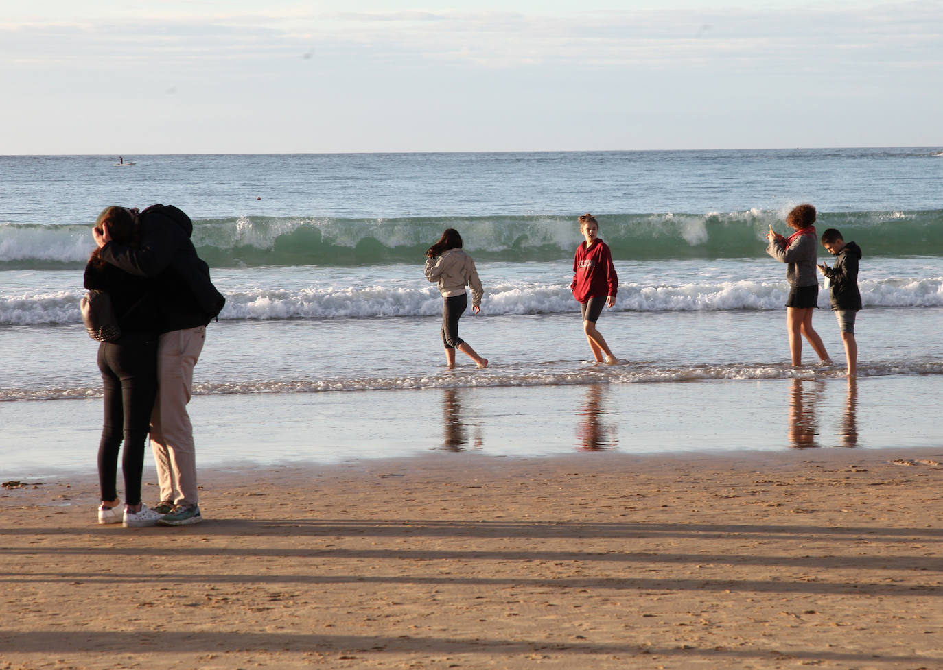 Gipuzkoa ha estrenado el mes de febrero con un tiempo más propio del verano que del invierno. El sol y las agradables temperaturas han invitado a la playa o al monte.
