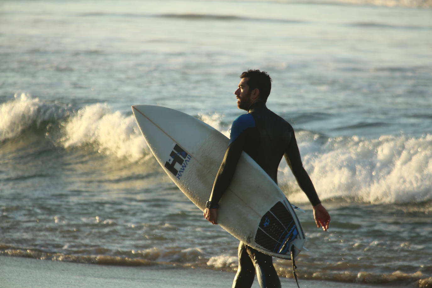 Gipuzkoa ha estrenado el mes de febrero con un tiempo más propio del verano que del invierno. El sol y las agradables temperaturas han invitado a la playa o al monte.