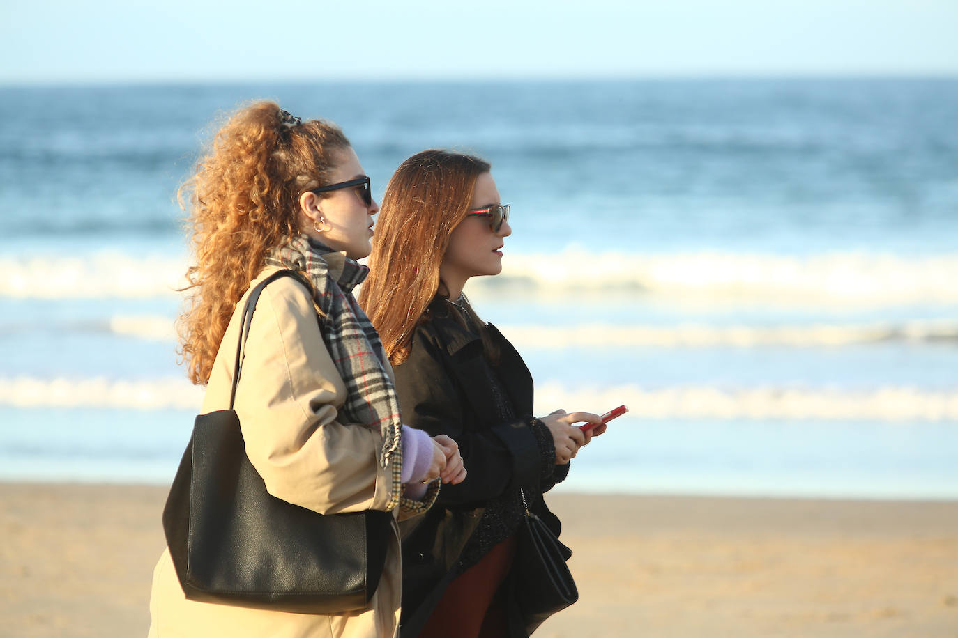Gipuzkoa ha estrenado el mes de febrero con un tiempo más propio del verano que del invierno. El sol y las agradables temperaturas han invitado a la playa o al monte.
