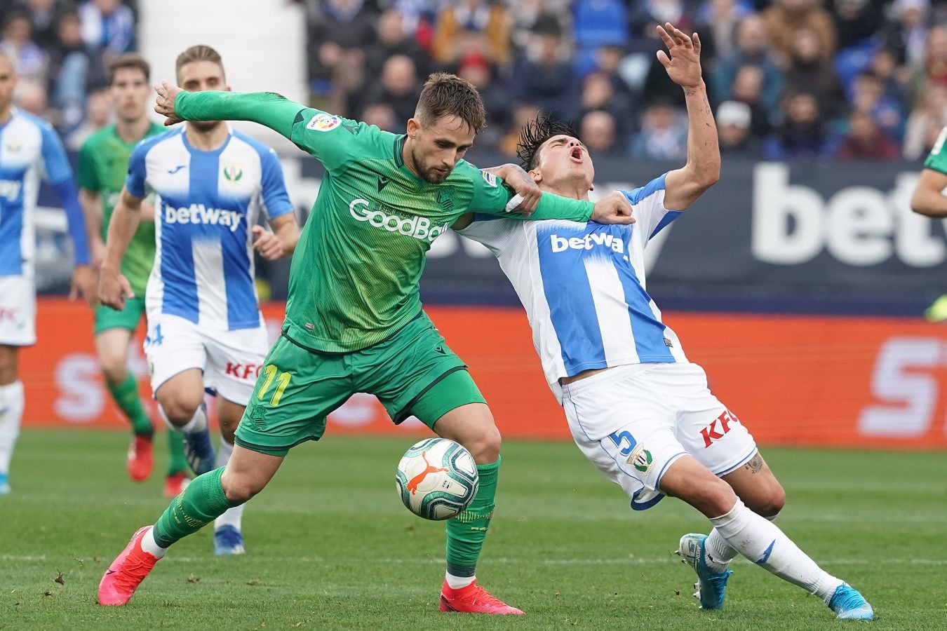 Los txuri-urdin caen en Butarque tras el gol de falta directa de Óscar Rodríguez en el último minuto. Isak adelantó a la Real en la primera parte y Omeruo puso las tablas en el 48. 