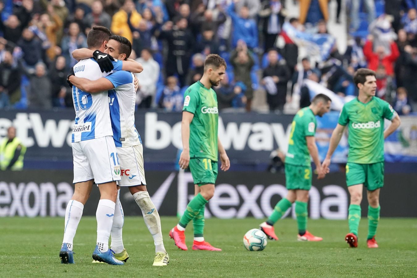 Los txuri-urdin caen en Butarque tras el gol de falta directa de Óscar Rodríguez en el último minuto. Isak adelantó a la Real en la primera parte y Omeruo puso las tablas en el 48. 