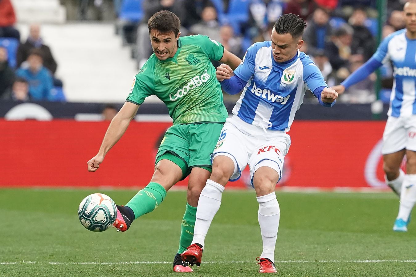 Los txuri-urdin caen en Butarque tras el gol de falta directa de Óscar Rodríguez en el último minuto. Isak adelantó a la Real en la primera parte y Omeruo puso las tablas en el 48. 