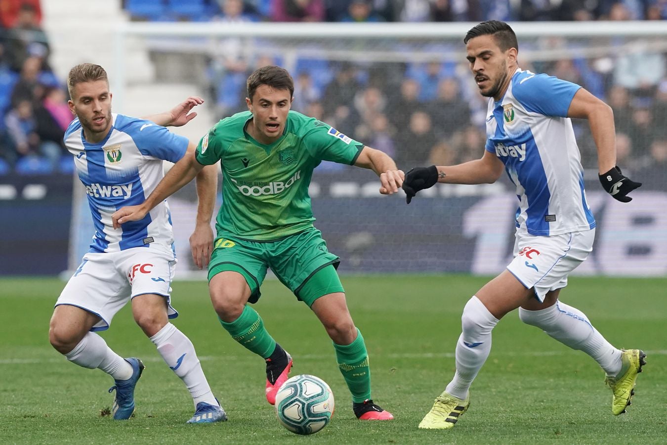 Los txuri-urdin caen en Butarque tras el gol de falta directa de Óscar Rodríguez en el último minuto. Isak adelantó a la Real en la primera parte y Omeruo puso las tablas en el 48. 