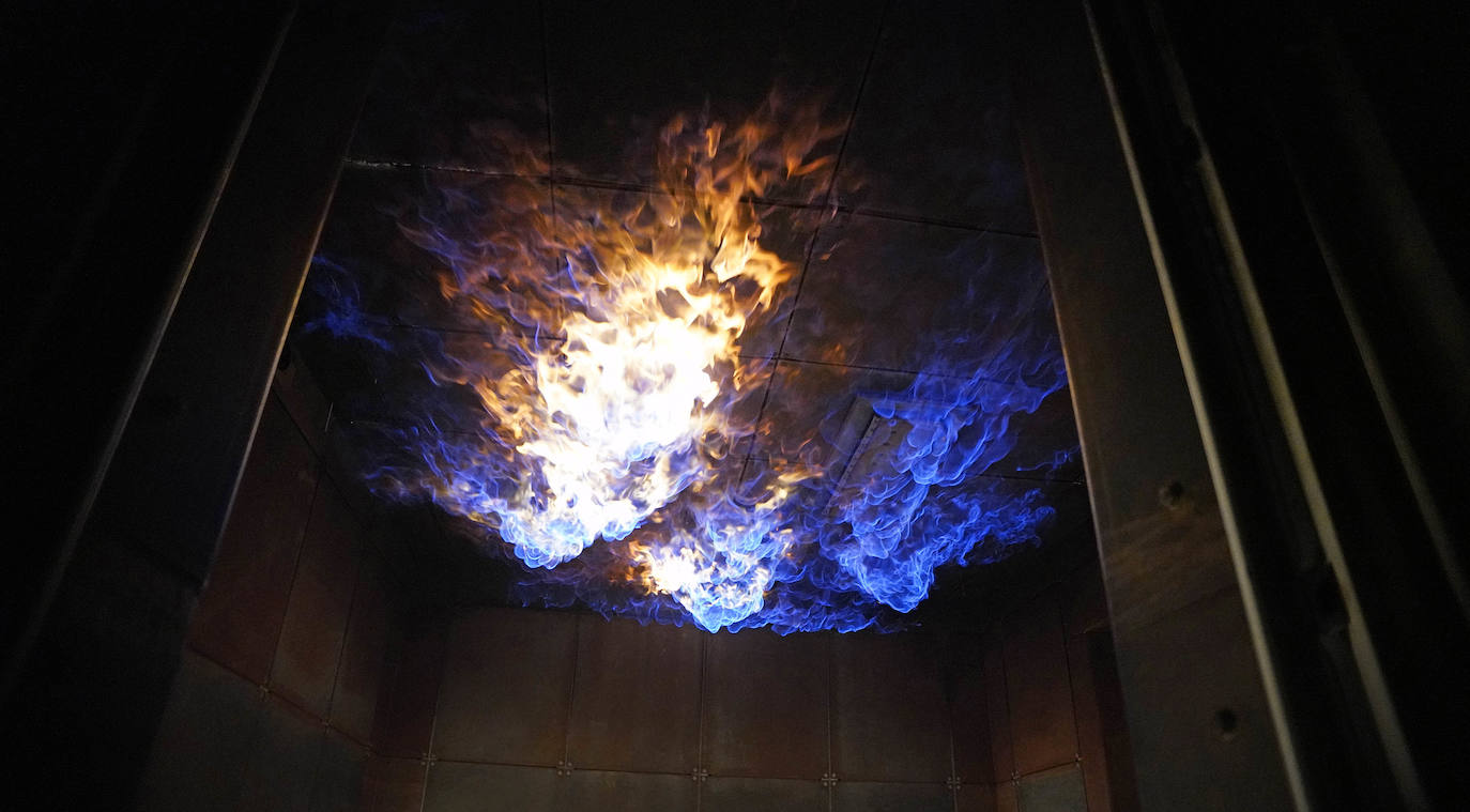 La Fundación Sueskola está de celebración. El centro de Adiestramiento en Prevención y Extinción de Incendios, dependiente de la Diputación de Gipuzkoa, cumple diez años de vida. Ha formado a más de 37.000 alumnos de todo Gipuzkoa, Bizkaia, Álava, La Rioja, Navarra y Andorra, y ha organizado 2.700 cursos. El diputado general de Gipuzkoa, Markel Olano, visitó este lunes las instalaciones de Ordizia.