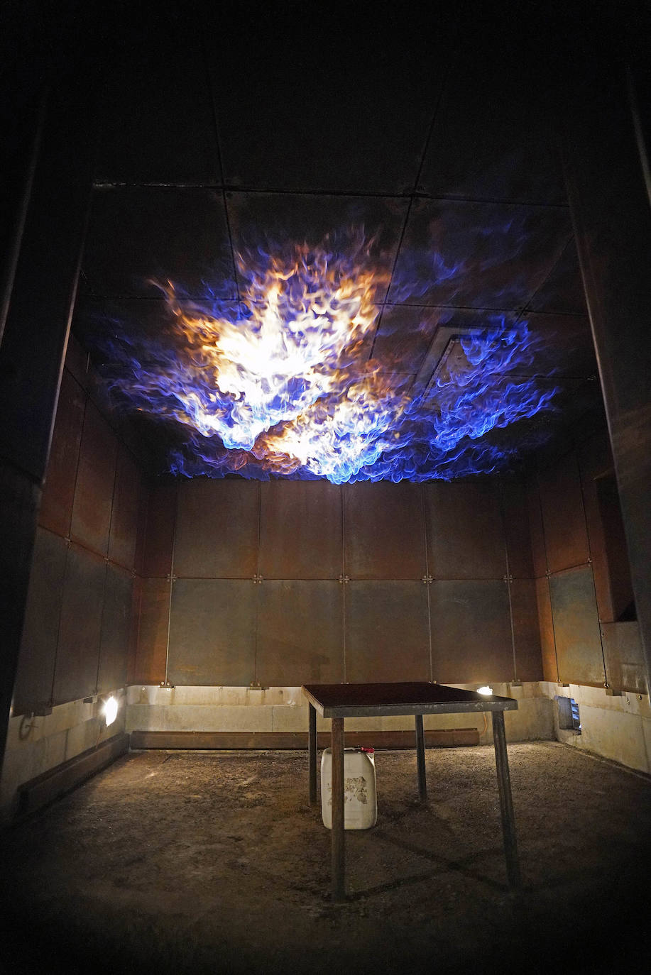 La Fundación Sueskola está de celebración. El centro de Adiestramiento en Prevención y Extinción de Incendios, dependiente de la Diputación de Gipuzkoa, cumple diez años de vida. Ha formado a más de 37.000 alumnos de todo Gipuzkoa, Bizkaia, Álava, La Rioja, Navarra y Andorra, y ha organizado 2.700 cursos. El diputado general de Gipuzkoa, Markel Olano, visitó este lunes las instalaciones de Ordizia.