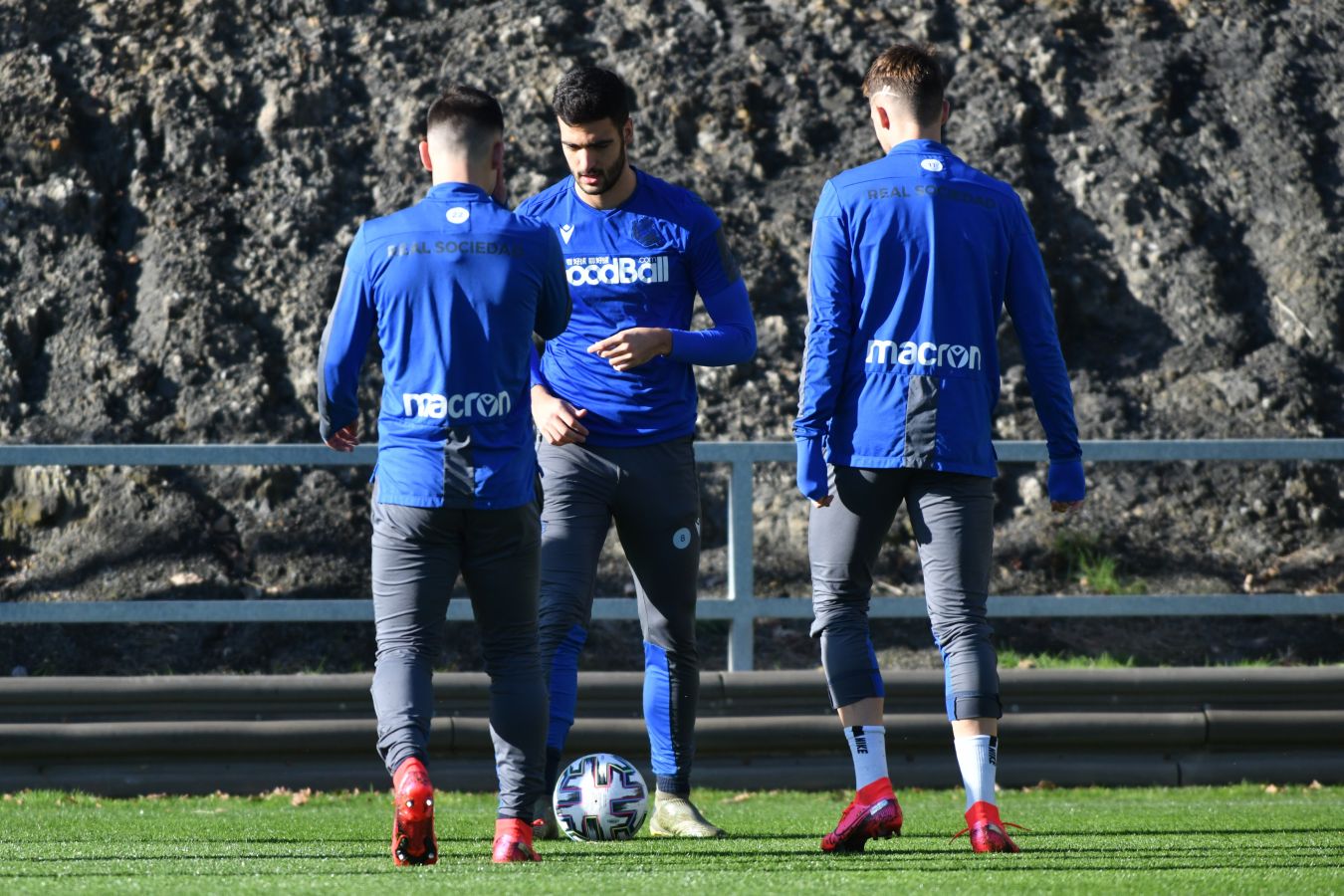 La Real Sociedad se mide al Real Madrid en cuartos de final de la Copa del Rey. Merino y Moyá han entrado en la convocatoria y Sangalli se ha quedado fuera