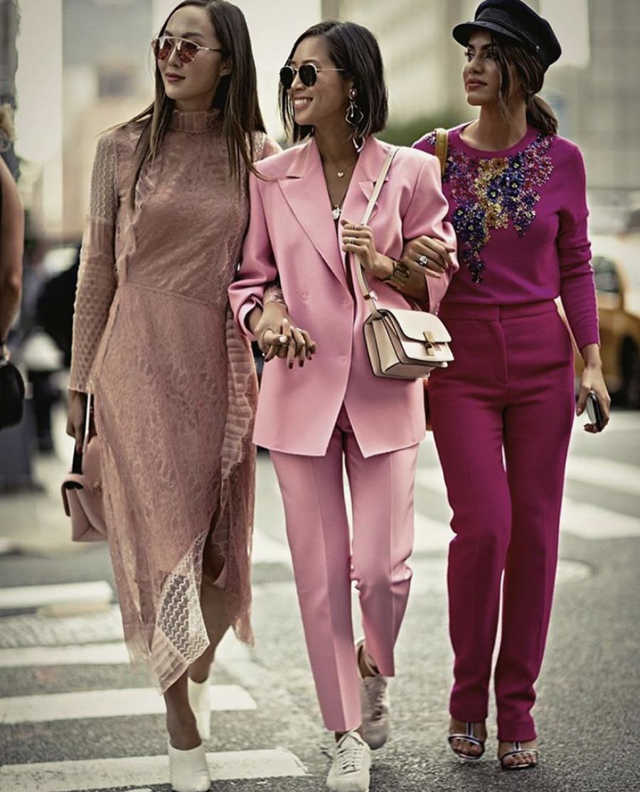 El color más "dulce" de toda la paleta de colores cierra nuestras propuestas monocolor. El rosa, en cualquiera de sus variantes, aportará un aire femenino y delicado al resultado final