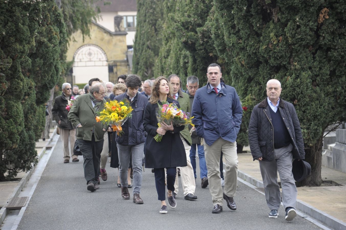 El alcalde Goia, Manuel Valls y Adolfo Suárez Illana asisten en San Sebastián al homenaje por el histórico socialista asesinado hace 24 años.