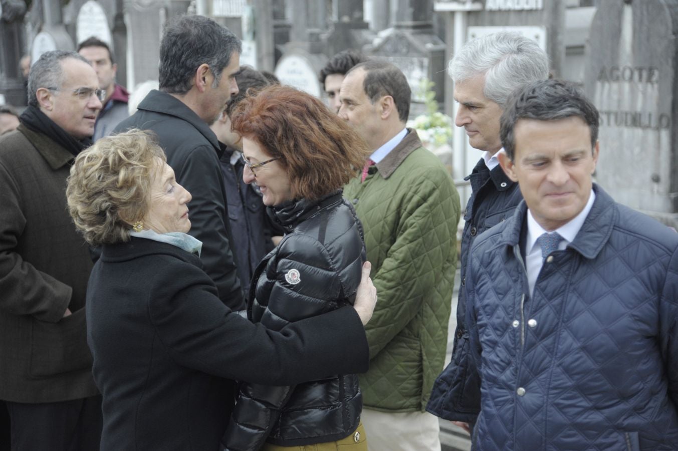 El alcalde Goia, Manuel Valls y Adolfo Suárez Illana asisten en San Sebastián al homenaje por el histórico socialista asesinado hace 24 años.