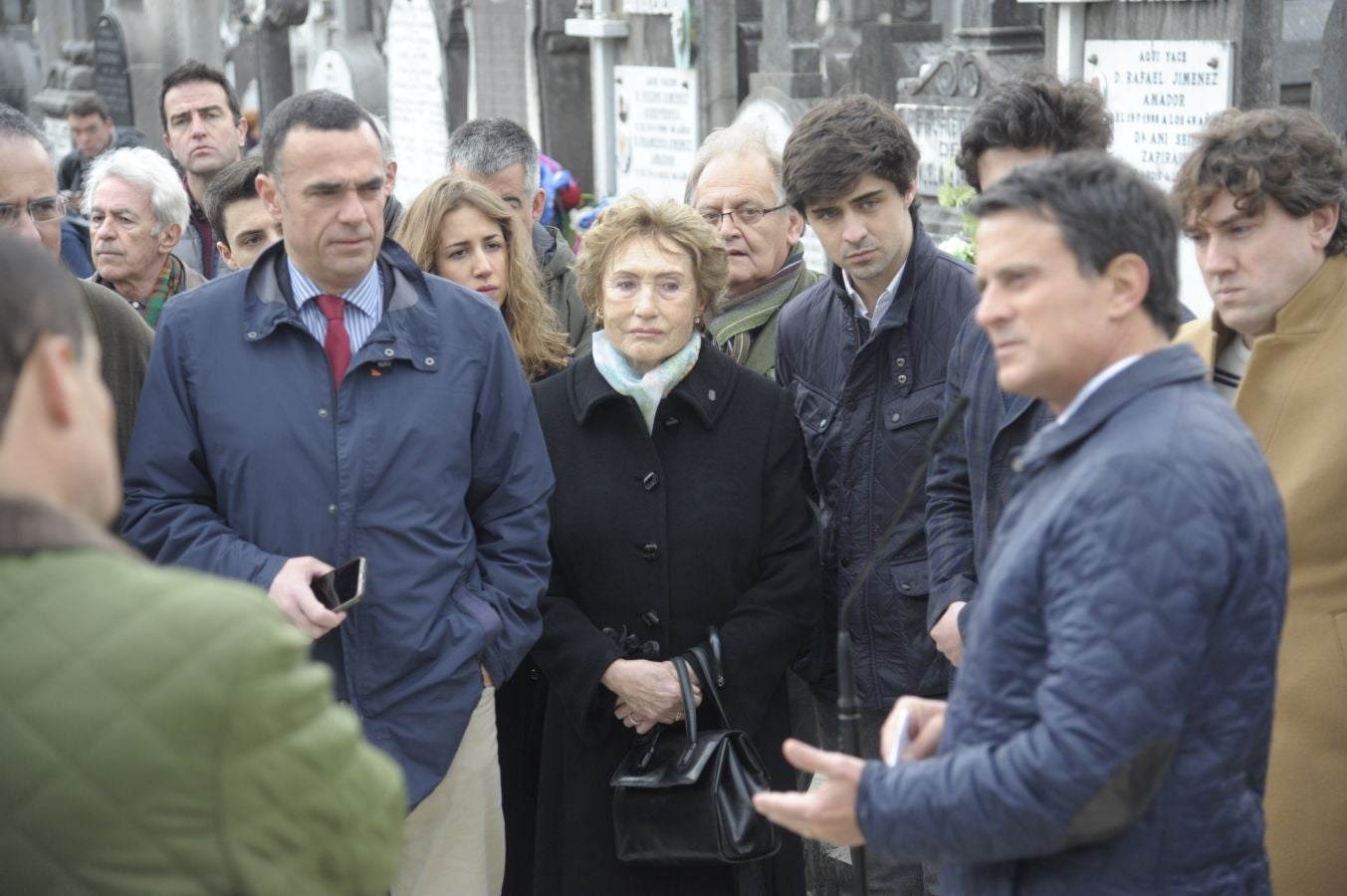 El alcalde Goia, Manuel Valls y Adolfo Suárez Illana asisten en San Sebastián al homenaje por el histórico socialista asesinado hace 24 años.