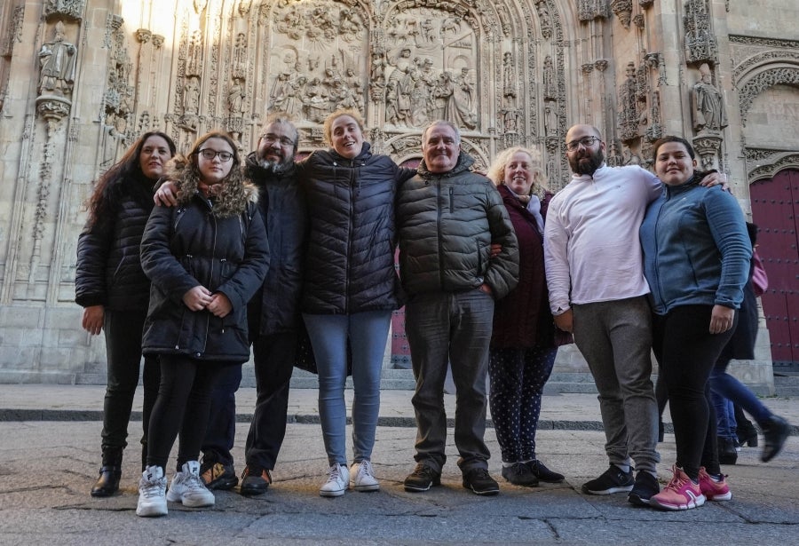 La afición de la Real Sociedad acompaña a las jugadoras y se prepara para la final de la Supercopa, en Salamanca. 