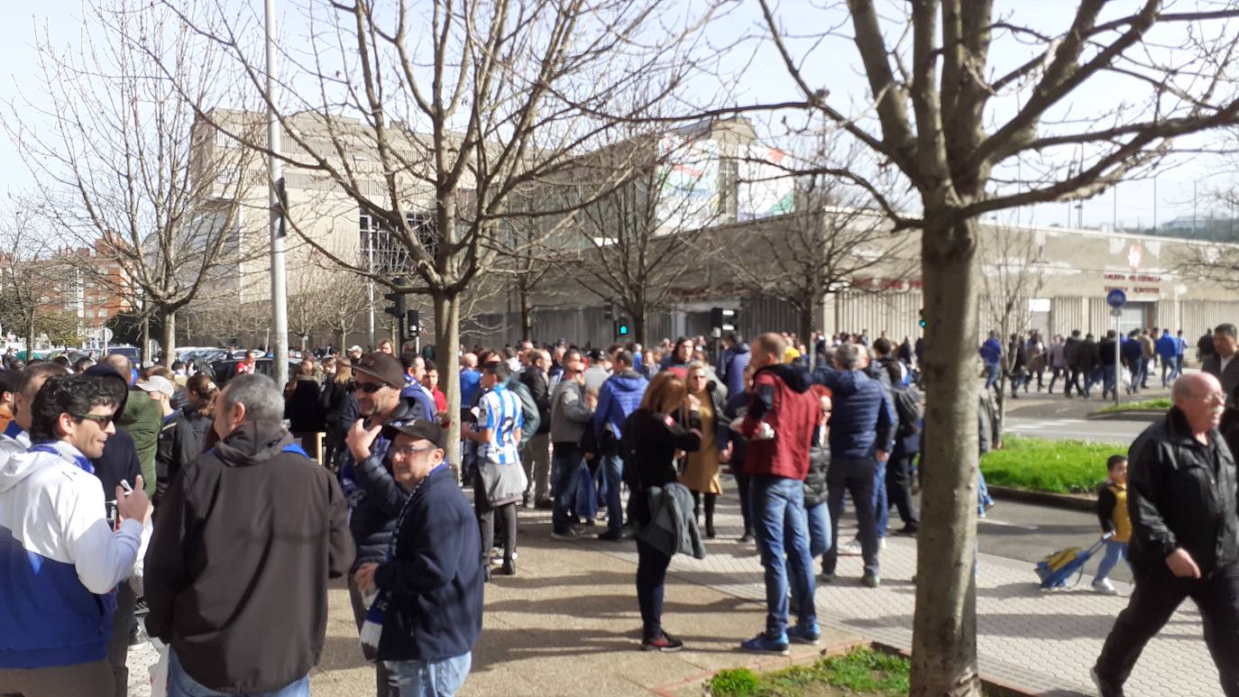 La afición txuri-urdin ha llenado las calles de Amara horas antes del partido, aprovechando la final de la Super Copa femenina.