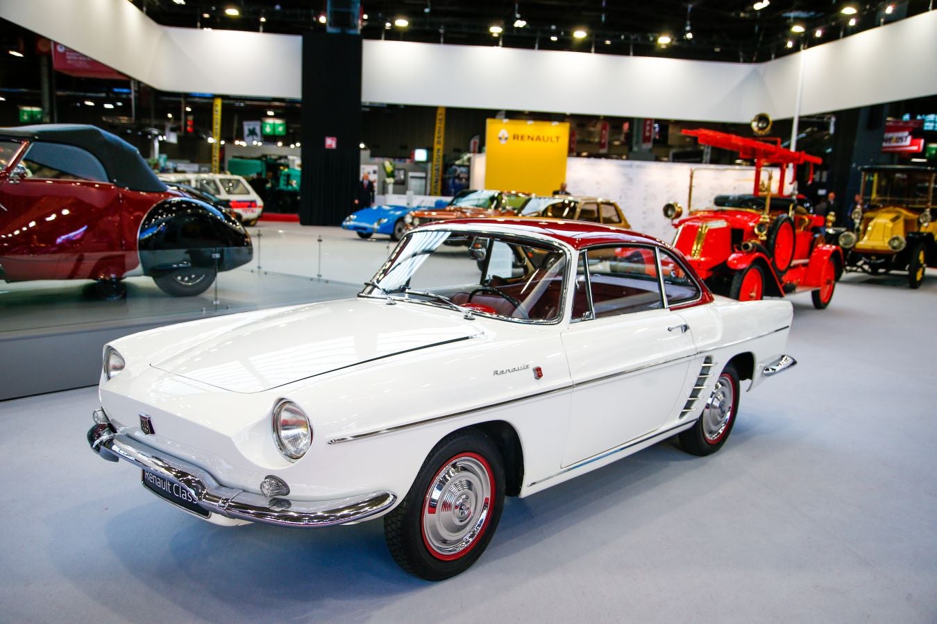 La historia del automovilismo se ha congregado estos días en el salón Rétromobile de París donde se han podido ver modelos legendarios de marcas como Renault, Ferrari, Citroen, Lamborghini, Ford, Mercedes, Porsche y Bugatti entre muchas otras.