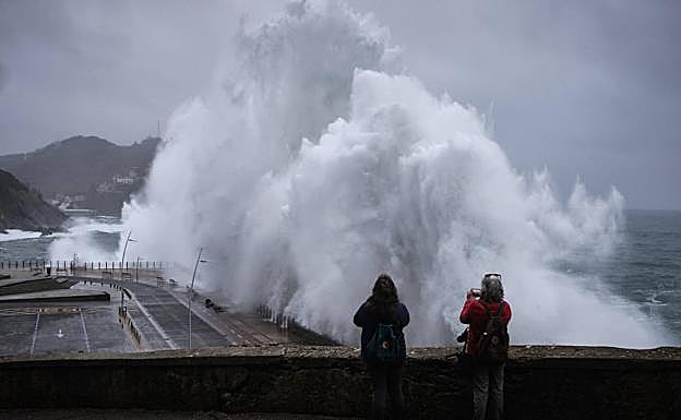 El Paseo Nuevo de San Sebastián, este lunes.