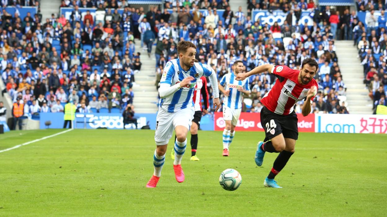 La pantera viste de azul y blanco