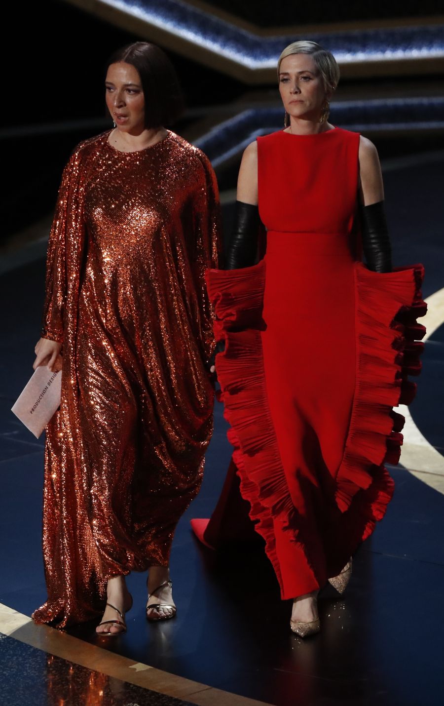 Las lentejuelas, los terciopelos, los tules, las pajaritas, los blancos, los negros, los dorados y los rojos han sido los protagonistas de los mejores looks de la 92ª edición de la alfombra roja de los Oscar. Una ‘red carpet’ en la que ellas, con vestidos menos estridentes que en años anteriores; y ellos, fieles al ‘smoking’, han acaparado los flashes de los cientos de medios de comunicación que se han acercado a Los Ángeles