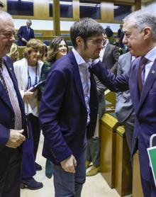 Imagen secundaria 2 - Iñigo Urkullu optó por gobernar en coalición con el PSE en 2016. Uno de los hitos de la legislatura fue la renovación de los pactos del Concierto y el Cupo con el Gobierno de Rajoy en 2017. El Ejecutivo de Urkullu salvó los últimos Presupuestos de la legislatura gracias a su acuerdo con Elkarrekin Podemos.