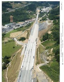 Imagen secundaria 2 - Tapia y Ábalos, ayer en el Ministerio de Transportes. La estación de Donostia quedará tapada por una gran plaza. La estación de Ezkio servirá como PAET.